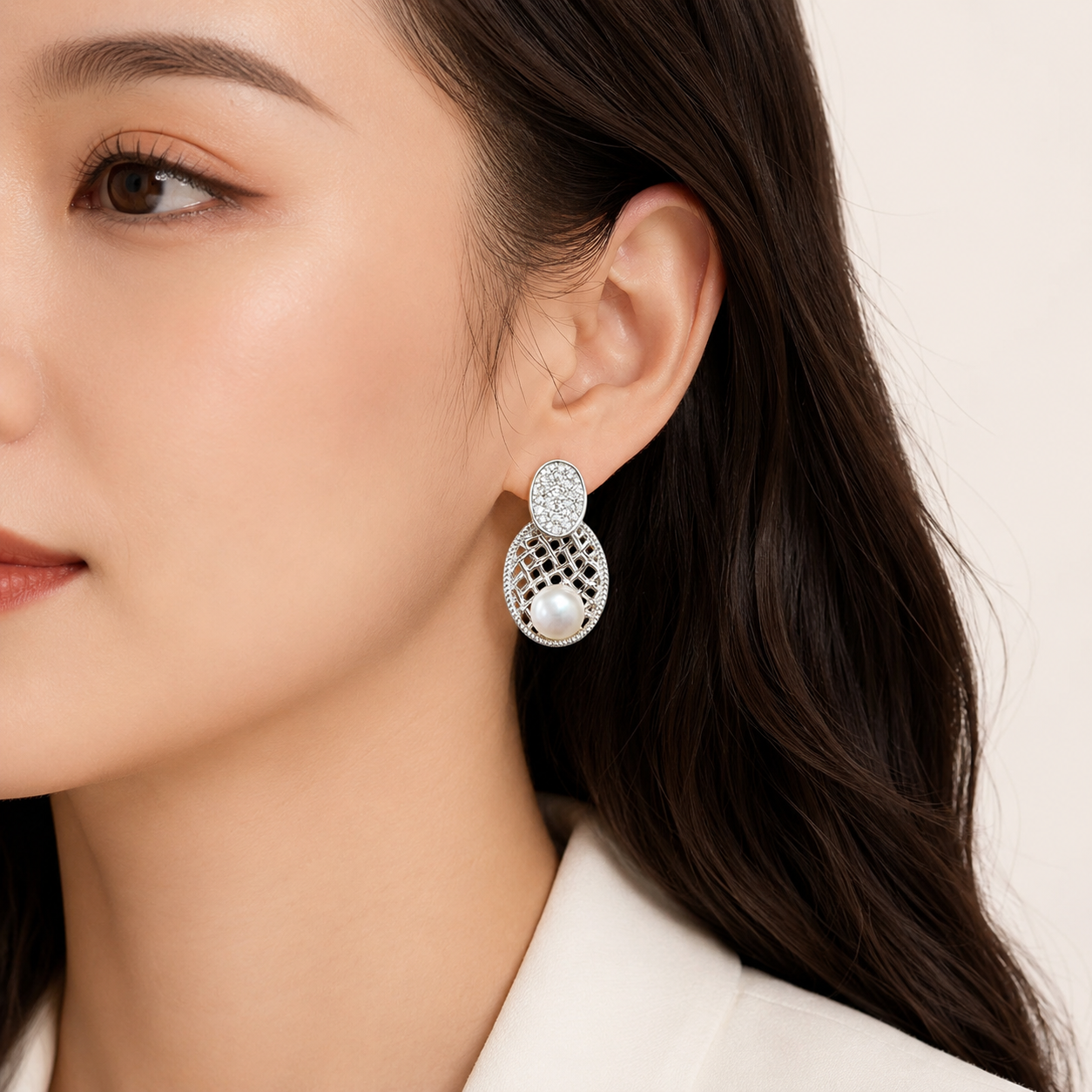 「XINXINIO」上品パール×きらめきストーンのオーバルピアス 大人可愛いシルバーデザイン 華やか オーバル パーティー 結婚式 プレゼント