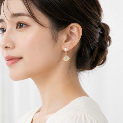 「XINXINIO」 パール＆シェル 扇モチーフ ピアス  揺れる  淡水パール  真珠  デイリー
