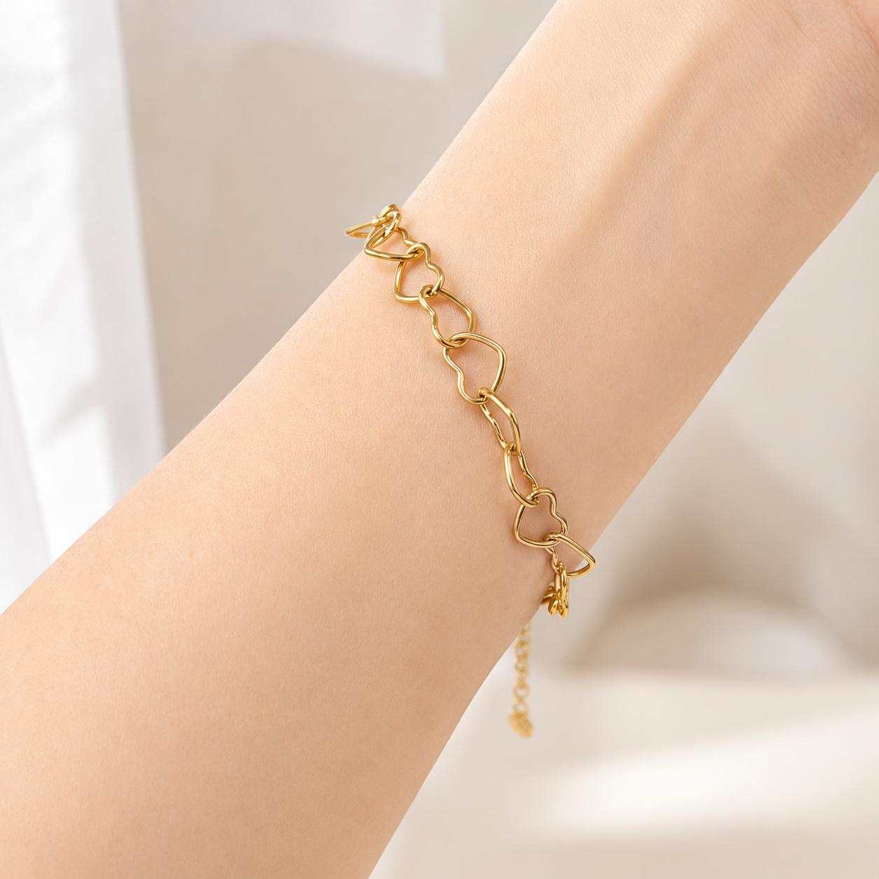 Lovely heart chain gold bracelet made of stainless steel