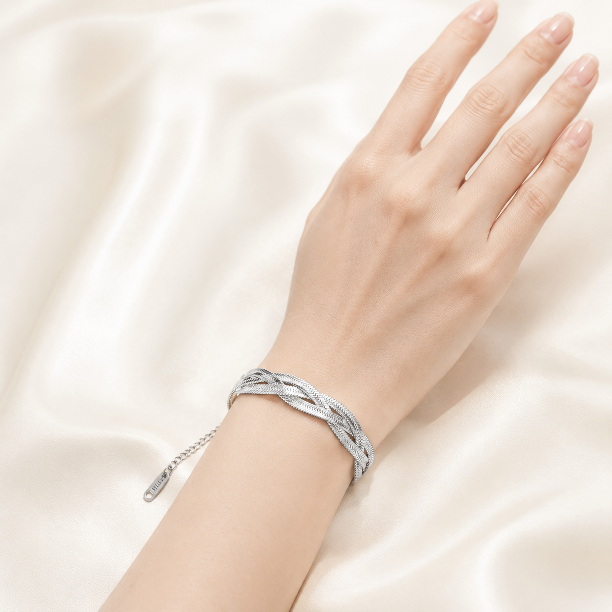 「XINXINIO」編み込み シルバーブレスレット 手元を華やかに彩る 軽やか、上品、華やか、毎日使える、ギフトにもおすすめ