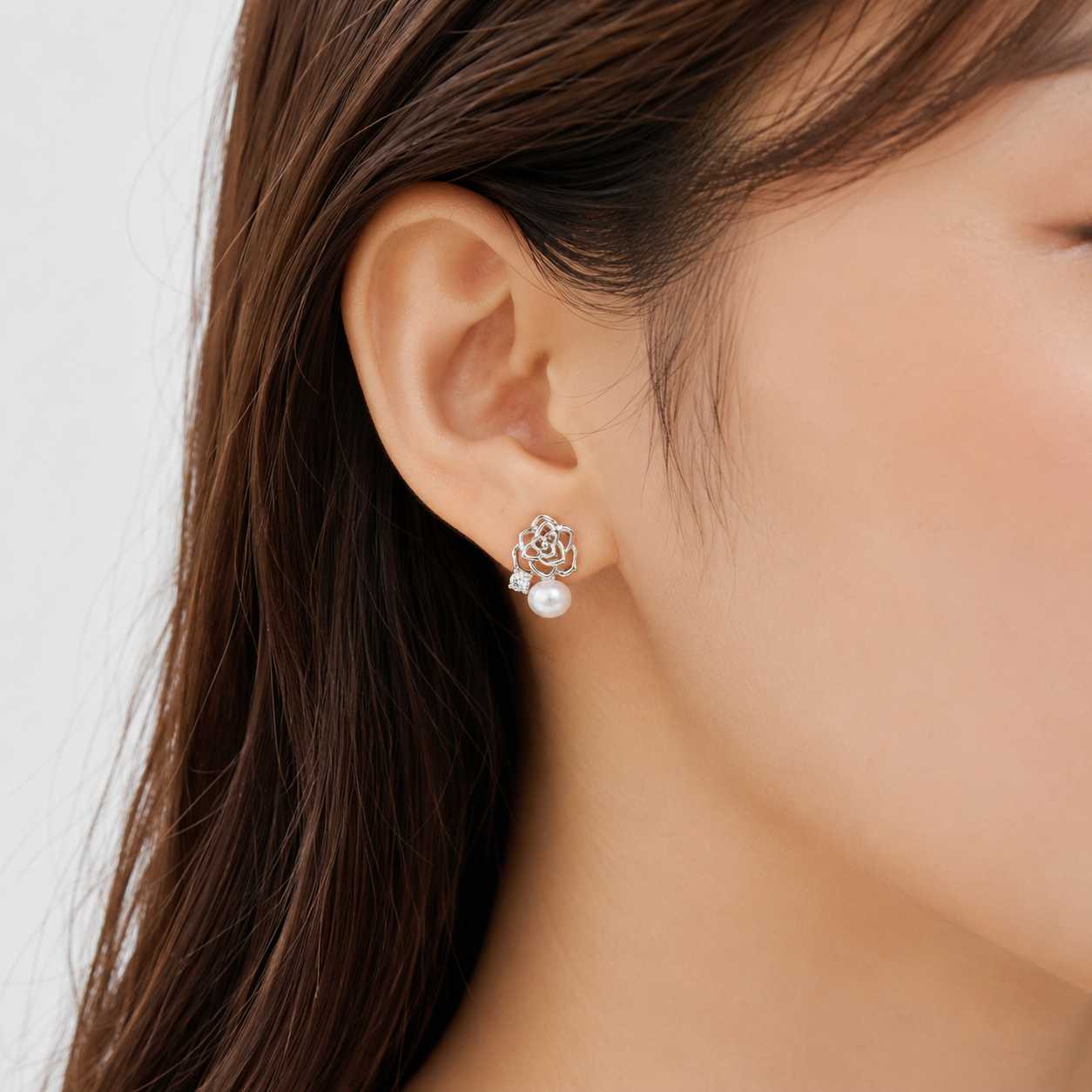 「XINXINIO」ローズモチーフ パール風ピアス 上品で可愛い小ぶりアクセサリー 普段使い、通勤、デート、女子会、プレゼント