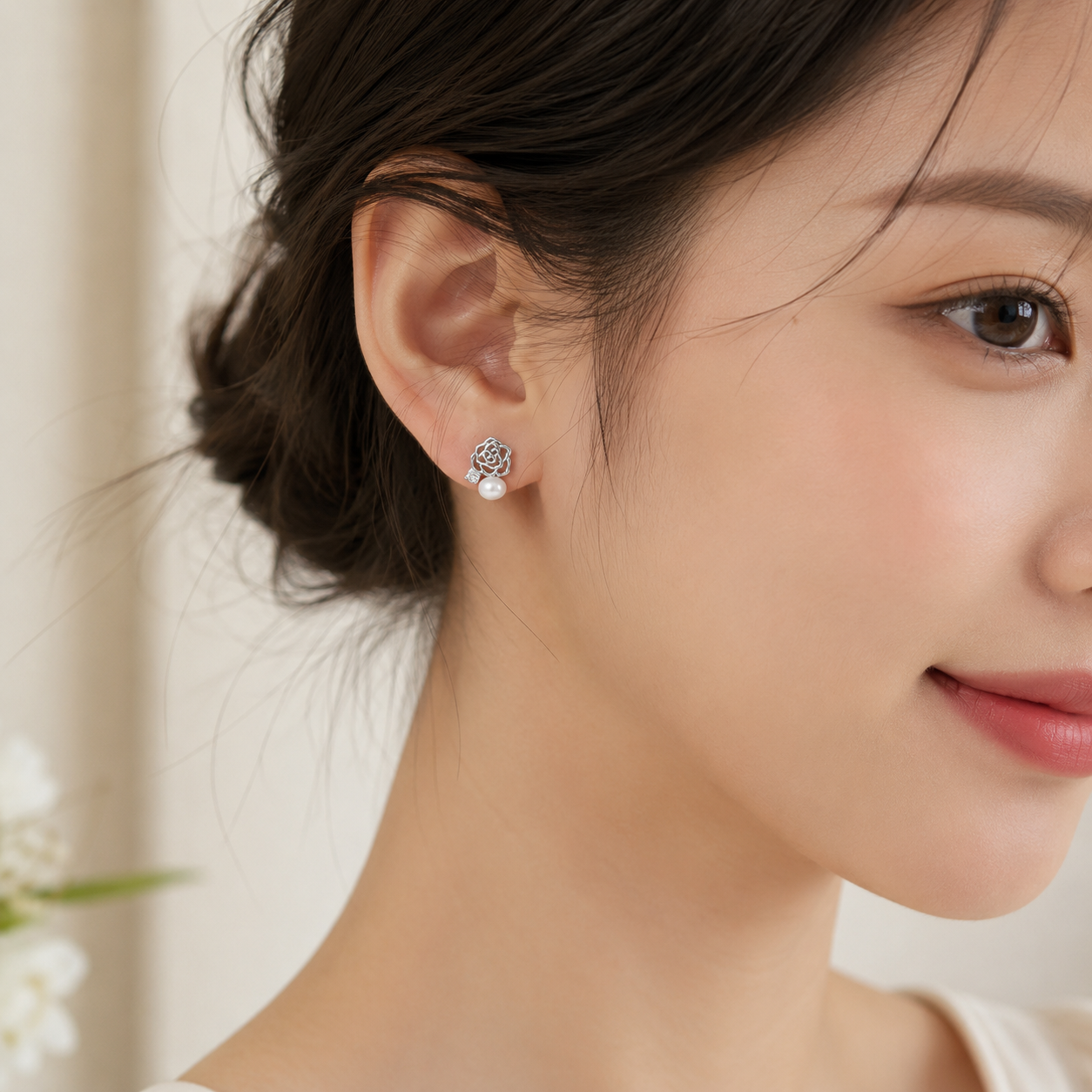 「XINXINIO」ローズモチーフ パール風ピアス 上品で可愛い小ぶりアクセサリー 普段使い、通勤、デート、女子会、プレゼント